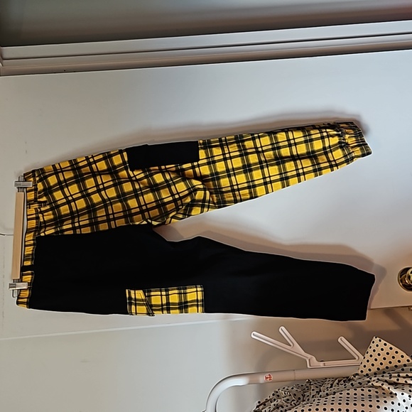 Black & Yellow Plaid Split Cargo Jogger Pants. - Picture 4 of 4